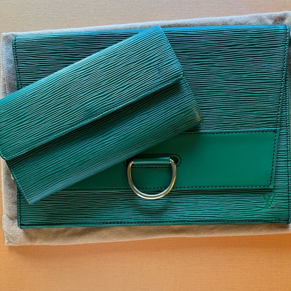 Handbags - LV Bundle: clutch and Sarah wallet - EUC